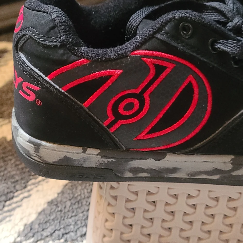 Heelys Size Youth 5 - Picture 2 of 4